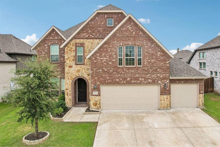 Property photo for 932 Manuel Drive, Fate, TX