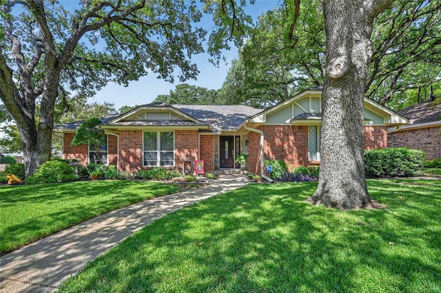 Property photo for 2021 Iron Horse Court, Arlington, TX