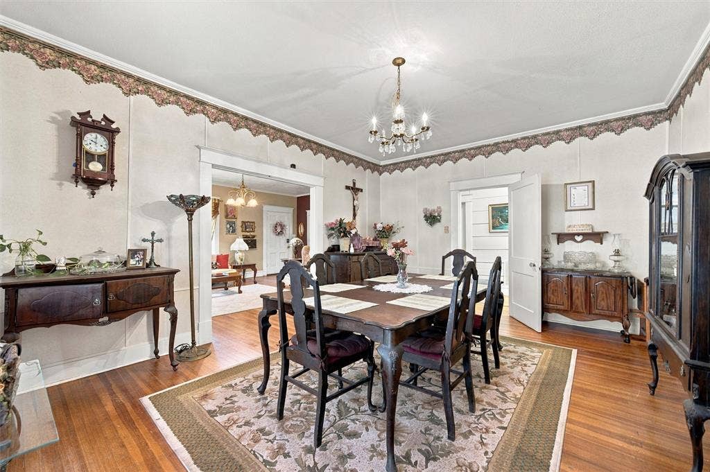 2725 Morrow Avenue, Waco, TX 76707 Hardwood flooring, chandelier lighting, and a wide doorway opening