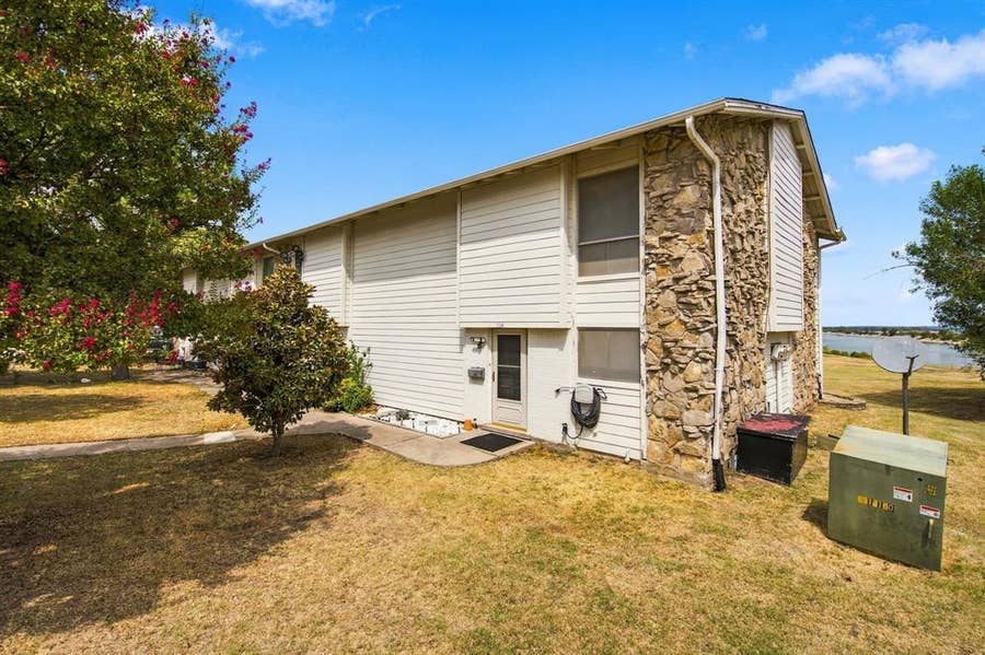 Property photo for 100 Harbor Drive, #104, Runaway Bay, TX