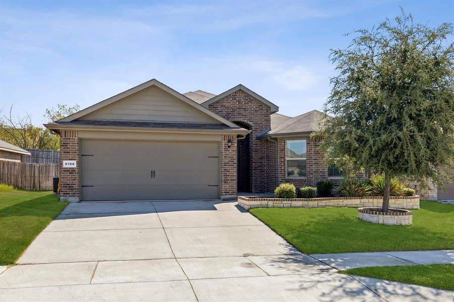 Property photo for 9108 Ridgeriver Way, Fort Worth, TX