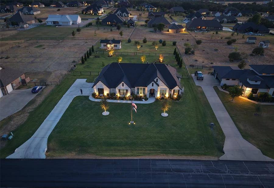 Property photo for 317 Kenyon Court, Granbury, TX