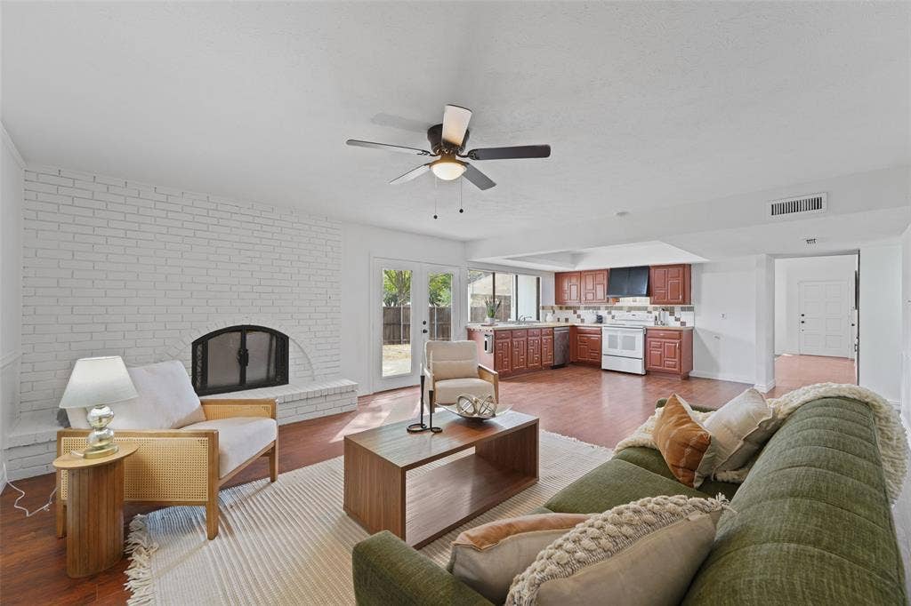 1515 Cherokee Trail, Plano, TX 75023 1515 Cherokee Trail, Plano, TX 75023