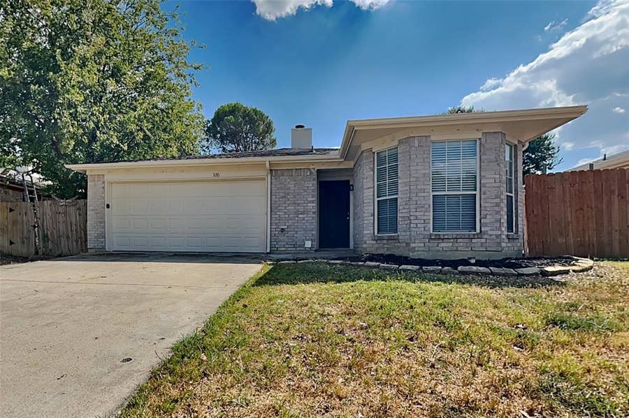 Property photo for 320 Faircrest Drive, Arlington, TX