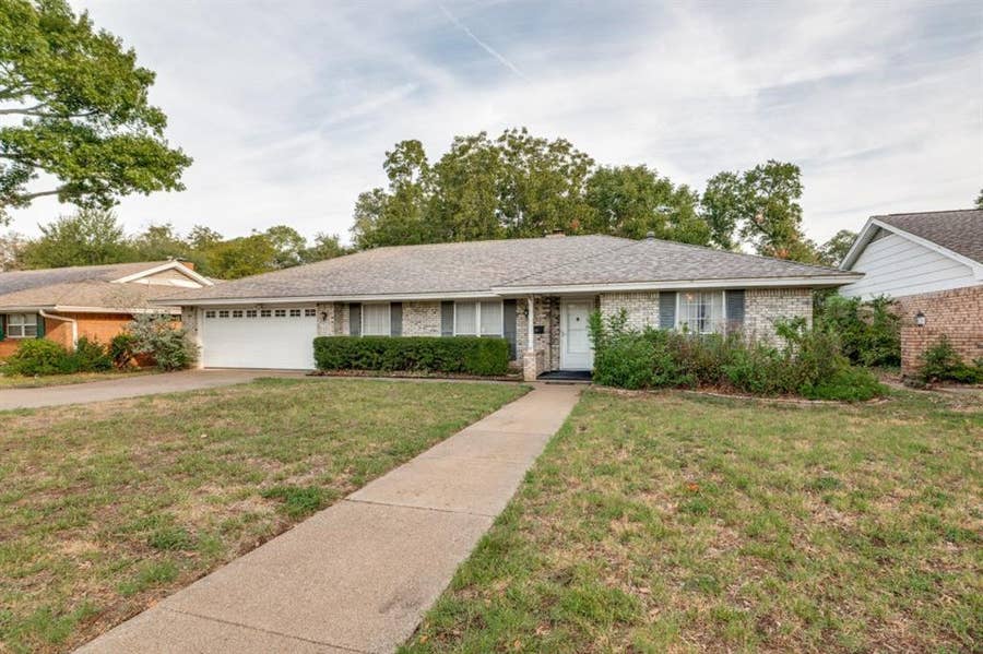Property photo for 105 W Lilly Lane, Arlington, TX