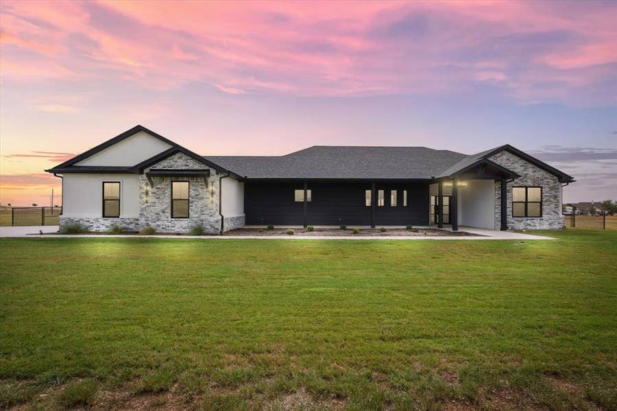 Property photo for 611 Willow Moon Ranch, Crawford, TX