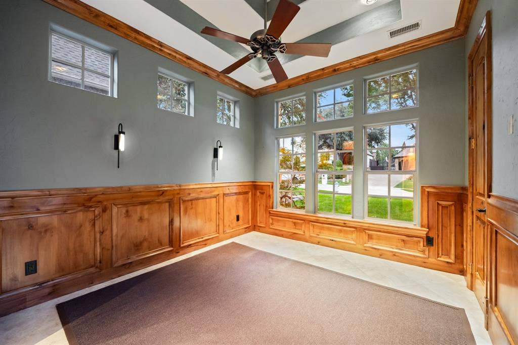 Guest bedroom perfect for a home office.