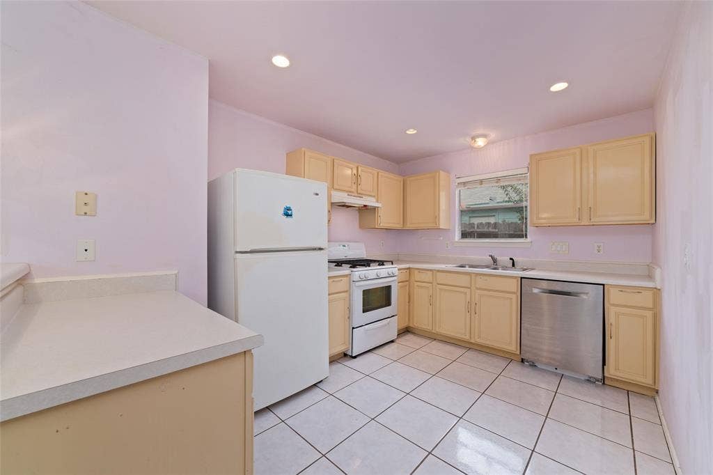 3306 Garrison Court, Houston, TX 77014 3306 Garrison Court, Houston, TX 77014
