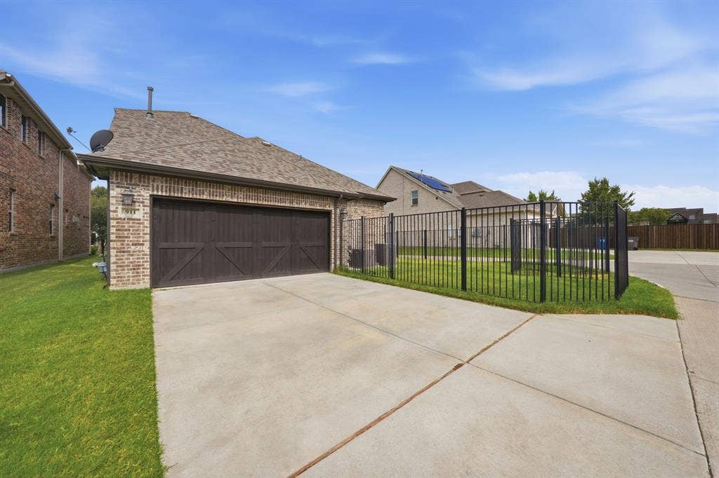 911 Midland Drive, Allen, TX 75013 911 Midland Drive, Allen, TX 75013