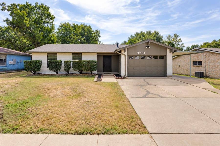 Property photo for 3201 Winderemere Drive, Arlington, TX