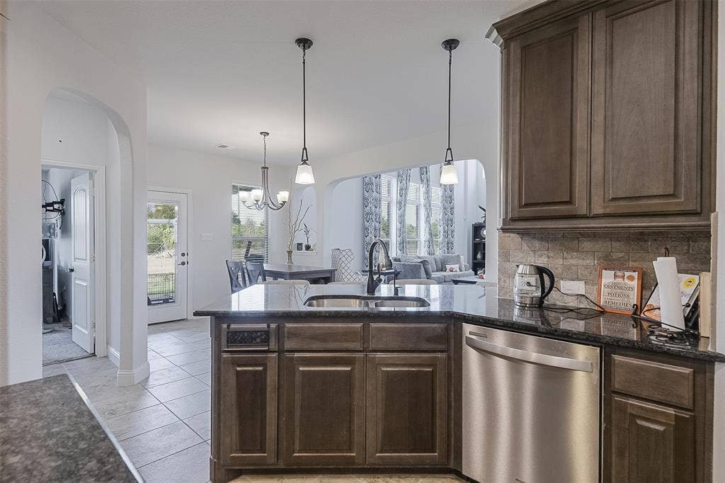 4111 Roberts Lane, Midlothian, TX 76065