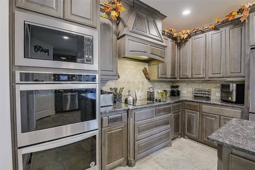 4111 Roberts Lane, Midlothian, TX 76065