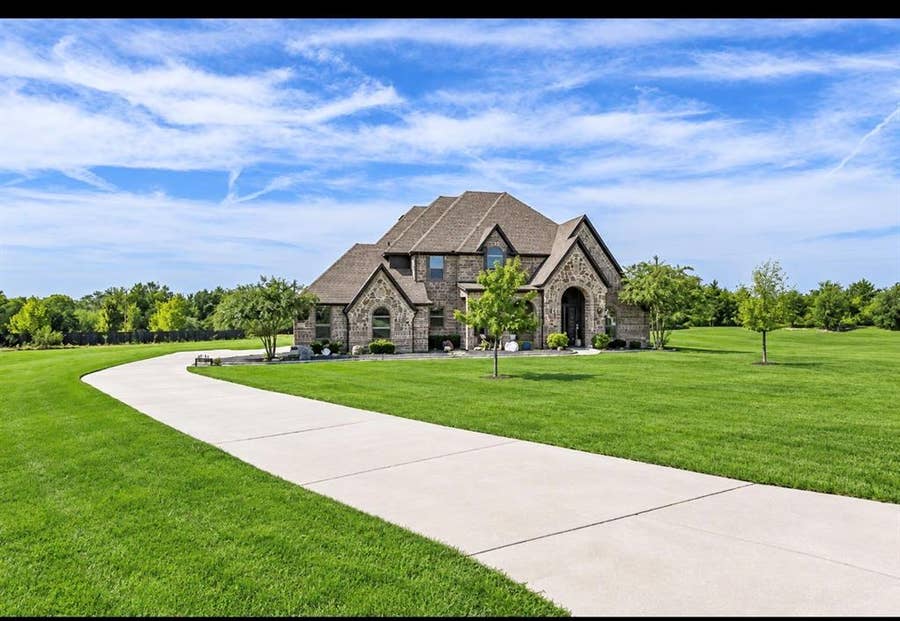 Property photo for 4111 Roberts Lane, Midlothian, TX