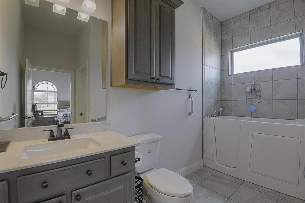 4111 Roberts Lane, Midlothian, TX 76065
