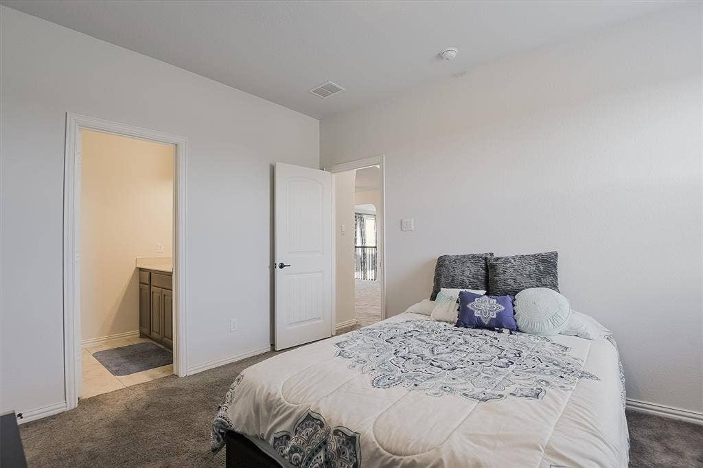 4111 Roberts Lane, Midlothian, TX 76065