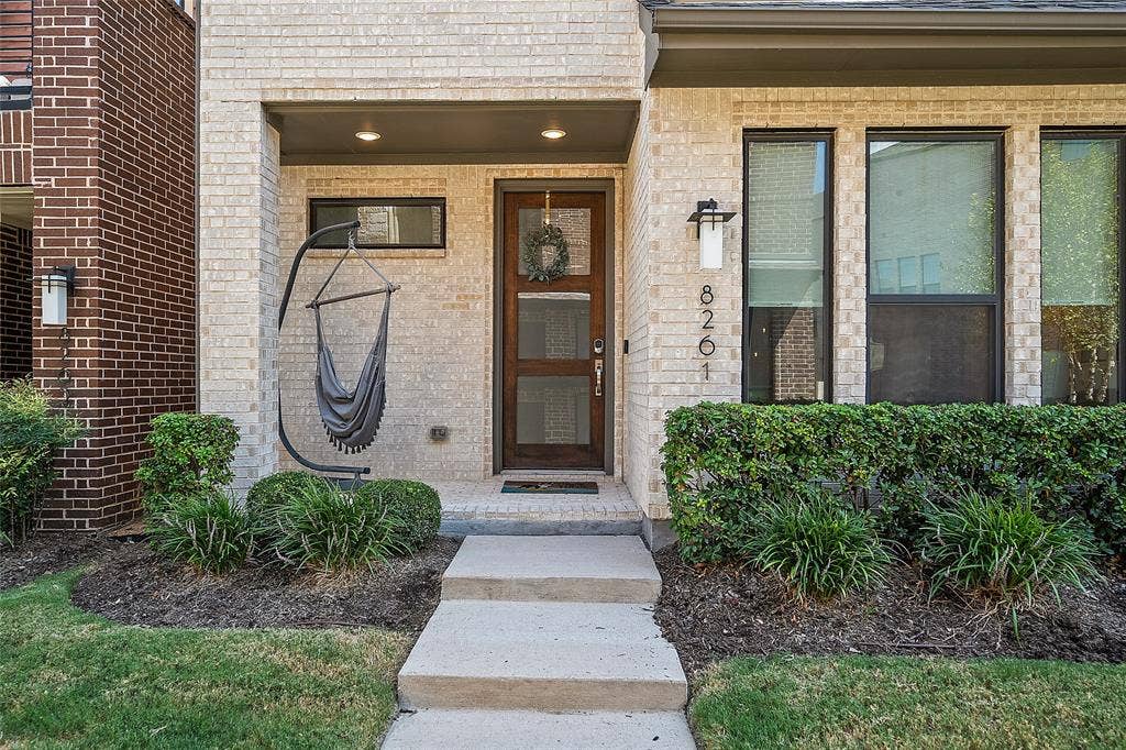 8261 Laflin Lane, Dallas, TX 75231 8261 Laflin Lane, Dallas, TX 75231
