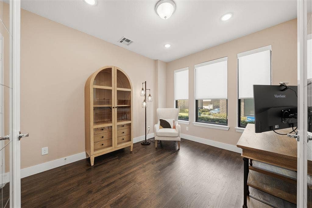 8261 Laflin Lane, Dallas, TX 75231 1st Floor Office/Bedroom