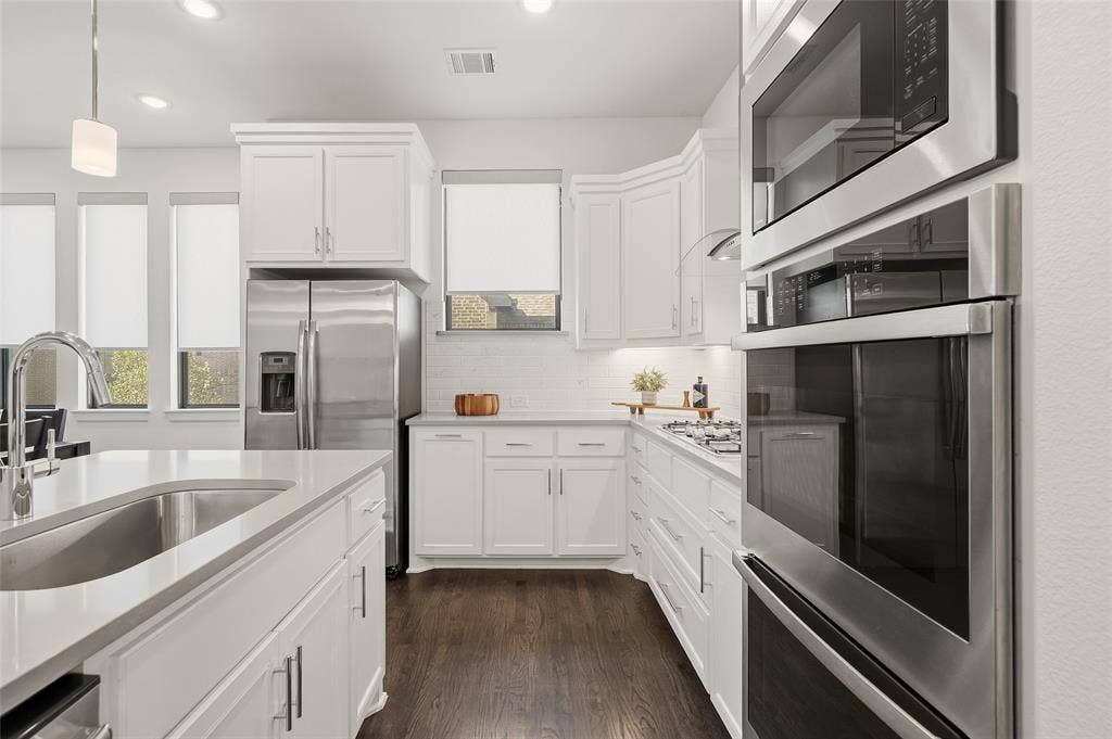 8261 Laflin Lane, Dallas, TX 75231 8261 Laflin Lane, Dallas, TX 75231