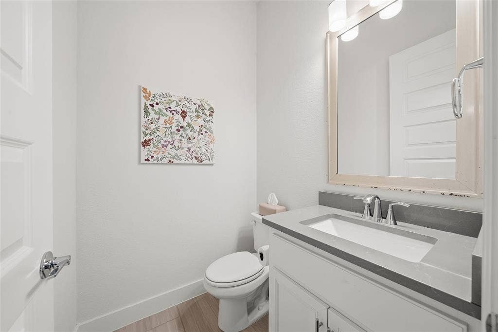 8261 Laflin Lane, Dallas, TX 75231 2nd Floor Powder Room
