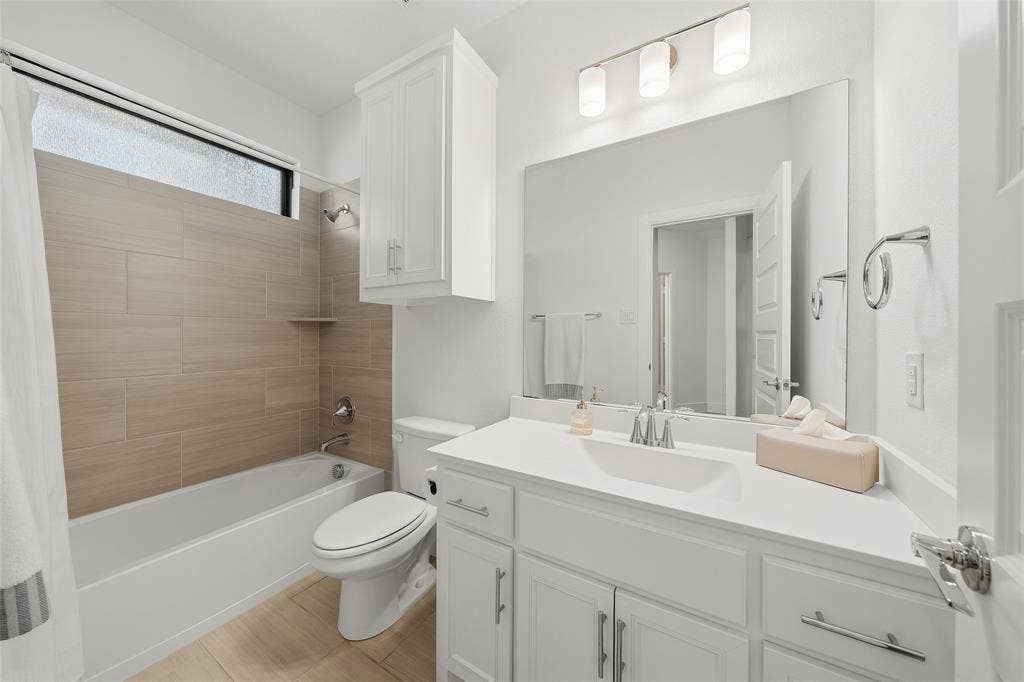 8261 Laflin Lane, Dallas, TX 75231 8261 Laflin Lane, Dallas, TX 75231