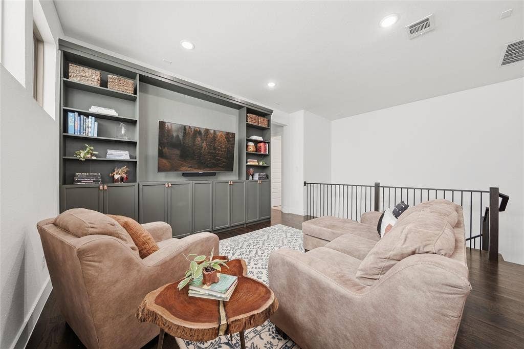 8261 Laflin Lane, Dallas, TX 75231 8261 Laflin Lane, Dallas, TX 75231