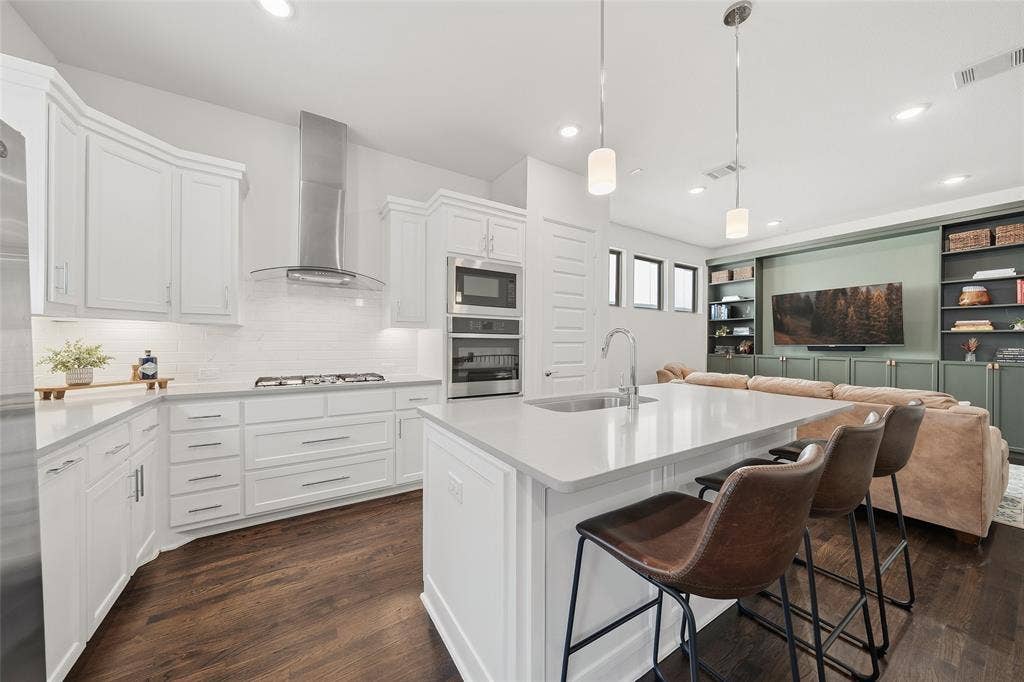 8261 Laflin Lane, Dallas, TX 75231 8261 Laflin Lane, Dallas, TX 75231