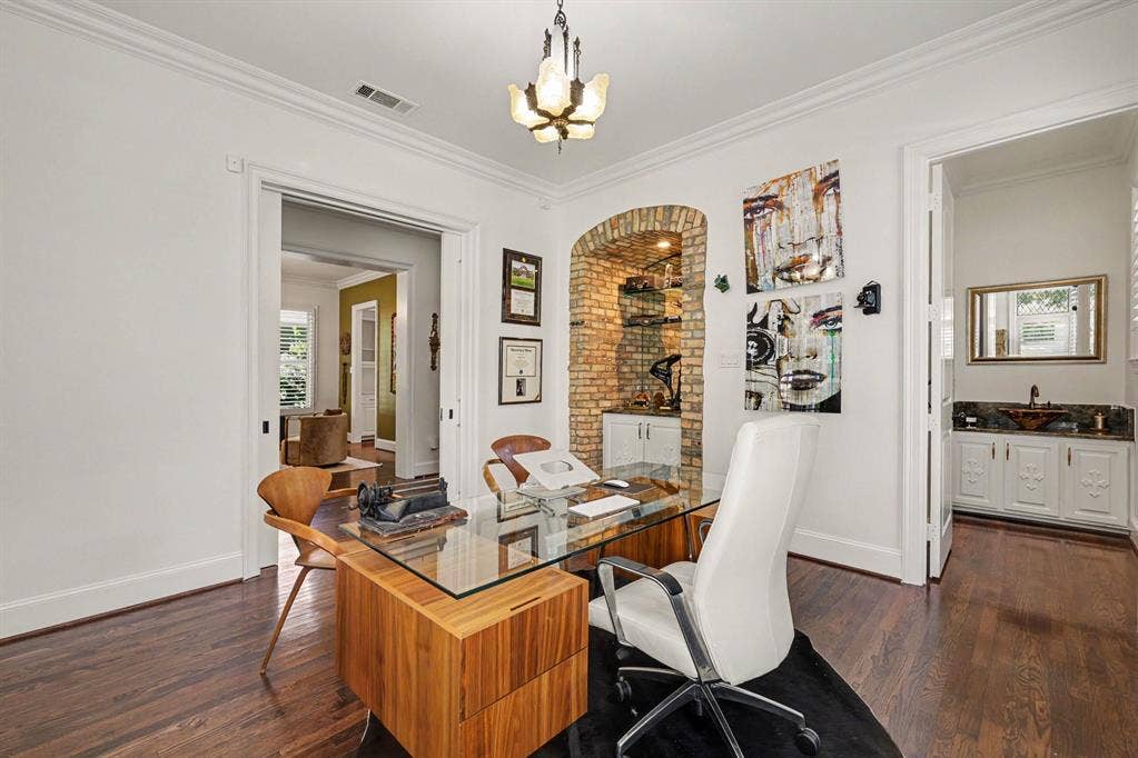 5542 Monticello Avenue, Dallas, TX 75206 Hardwood flooring, crown molding, built-in brick alcove with shelving, built-in cabinetry, and integrated lighting