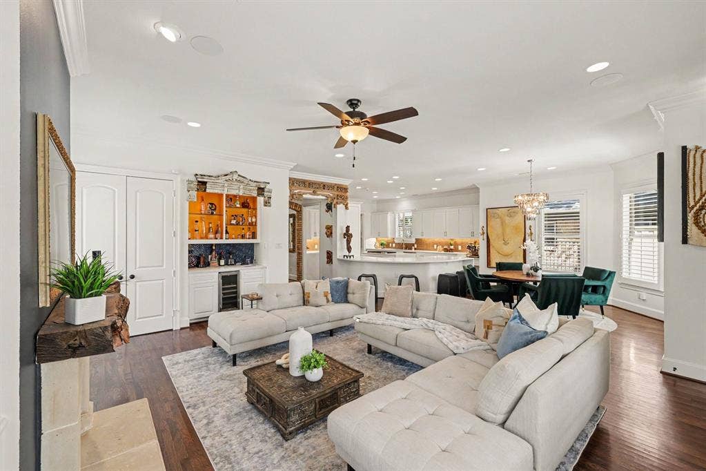 5542 Monticello Avenue, Dallas, TX 75206 Open-concept living space featuring wood-finish flooring, recessed lighting, and a ceiling fan