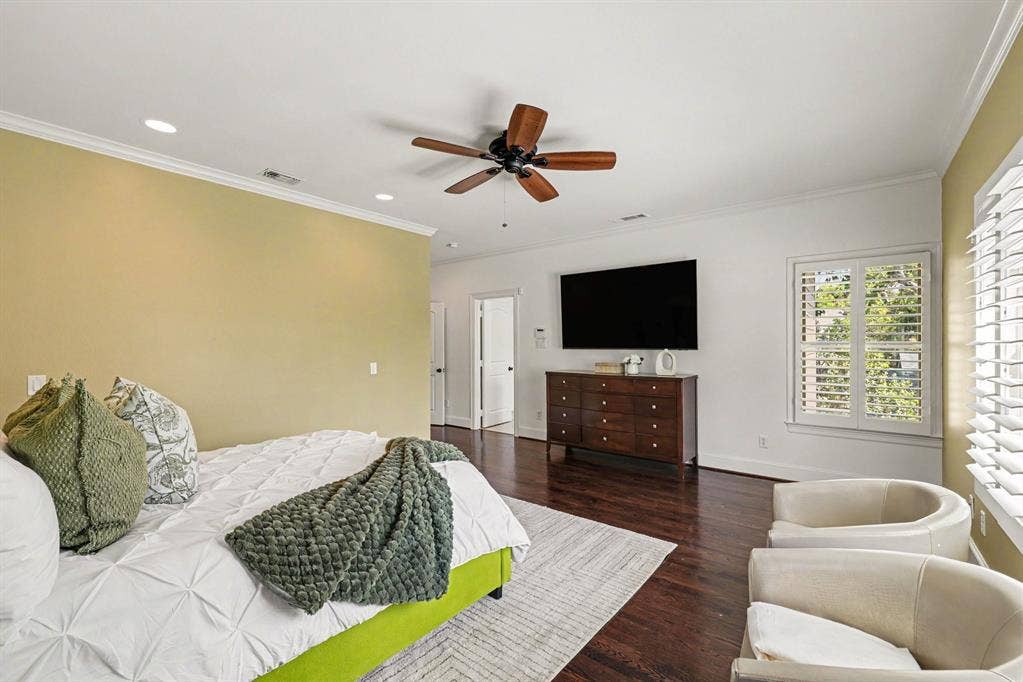 5542 Monticello Avenue, Dallas, TX 75206 Hardwood flooring, recessed lighting, crown molding, ceiling fan, and plantation shutters