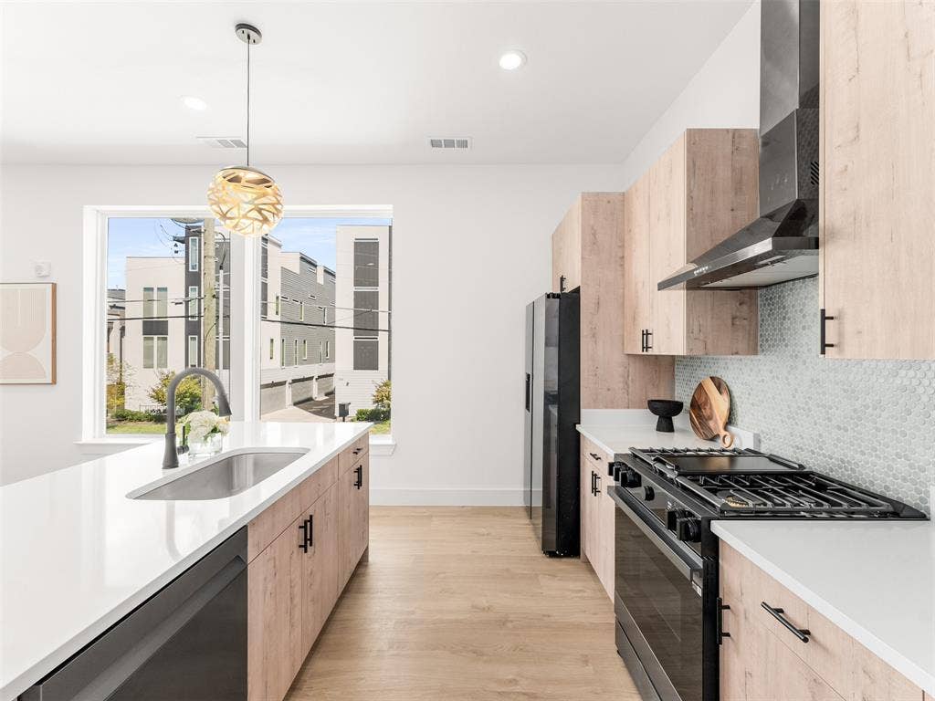 2015 N Prairie Avenue, #202, Dallas, TX 75204 2015 N Prairie Avenue, #202, Dallas, TX 75204