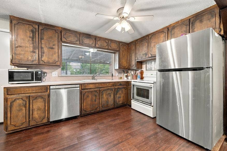 1204 W 4th Street, McGregor, TX 76657 1204 W 4th Street, McGregor, TX 76657