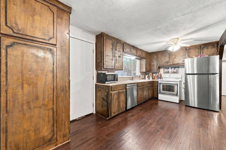 1204 W 4th Street, McGregor, TX 76657 1204 W 4th Street, McGregor, TX 76657