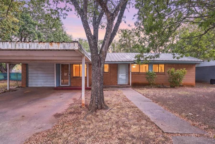 Property photo for 1204 W 4th Street, McGregor, TX