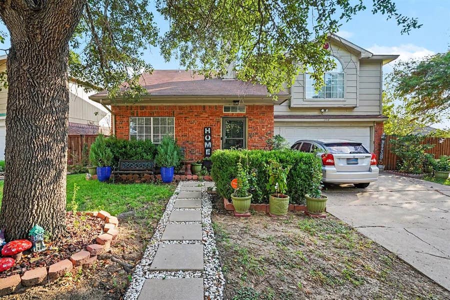 Property photo for 1710 Duster Circle, Arlington, TX