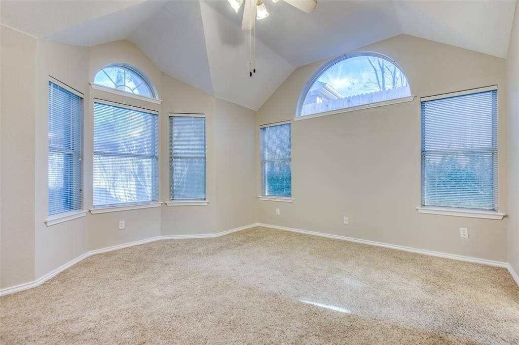 1913 Piney Creek Boulevard, Denton, TX 76205 Vaulted ceilings, arched windows, multiple windows, neutral-toned carpet, ceiling fan