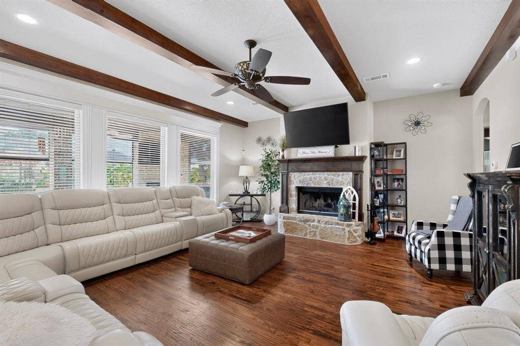 5020 Lindy Court, Midlothian, TX 76065 Warm wood-finish flooring complemented by exposed ceiling beams