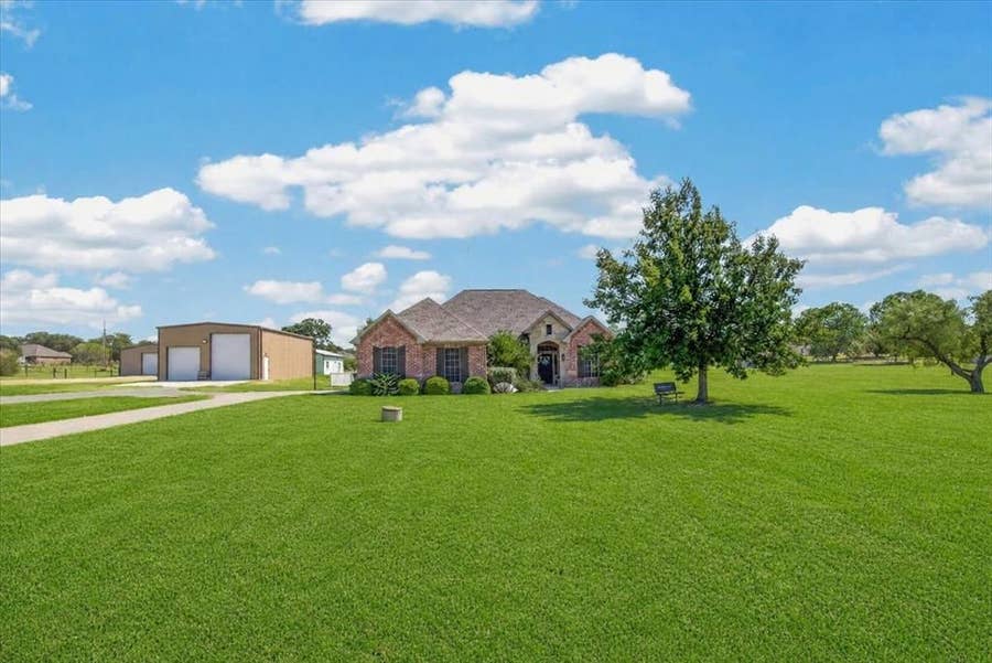 Property photo for 152 Savannah Drive, Weatherford, TX