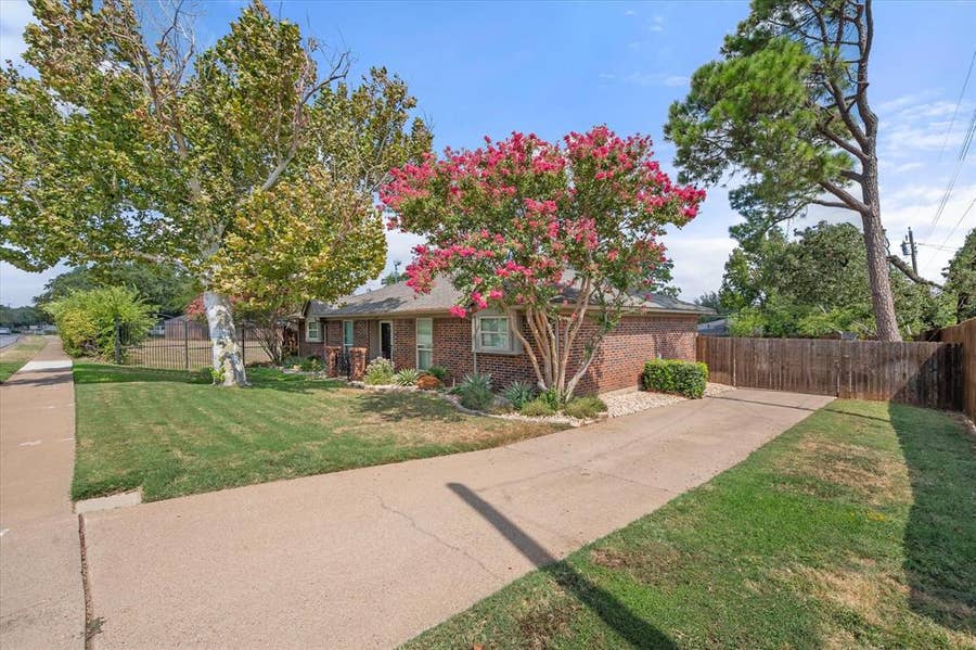 Property photo for 3204 Brown Trail, Bedford, TX