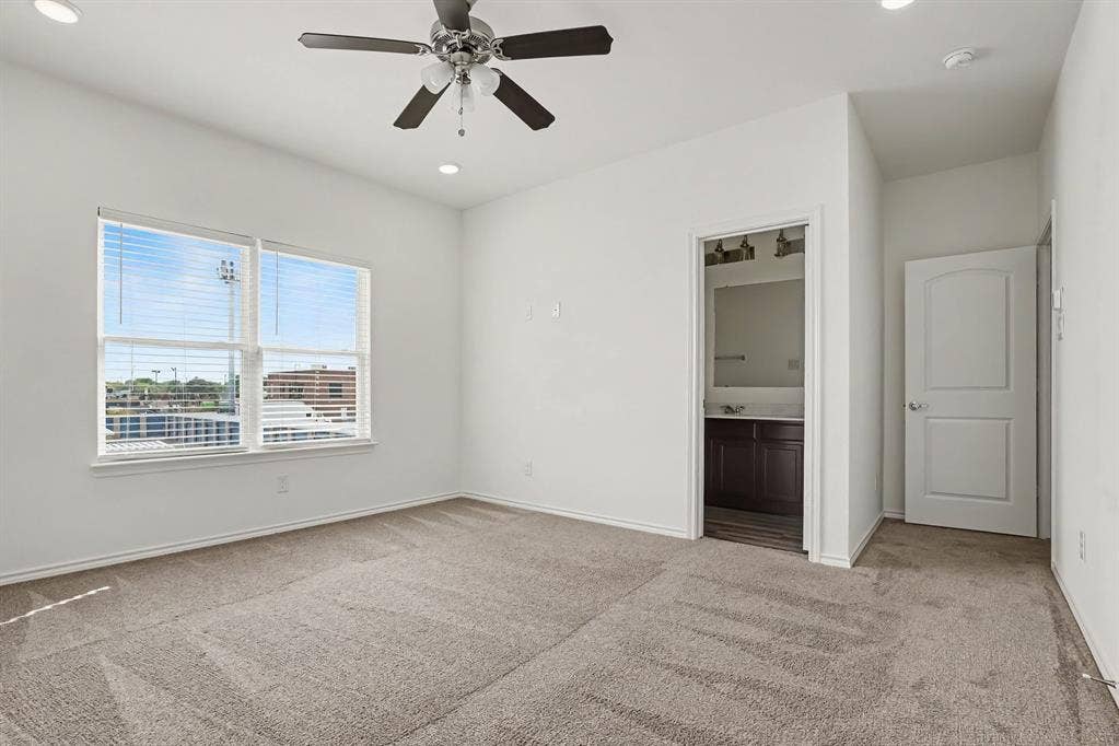 257 Michelle Drive, Grand Prairie, TX 75051 Primary bedroom with adjoining bathroom entrance.