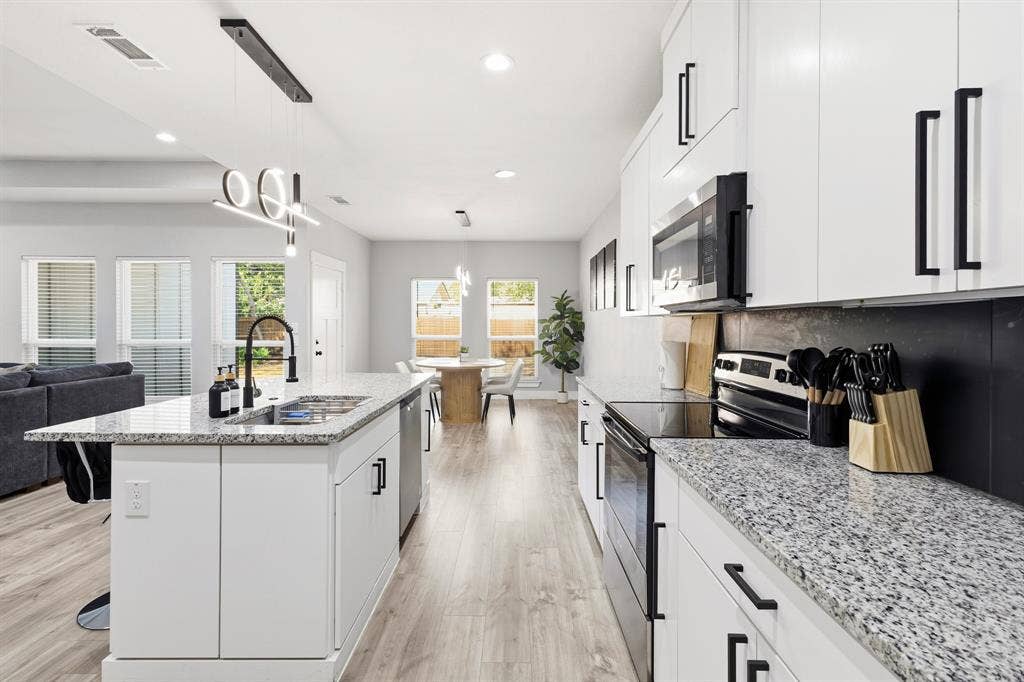 3901 Hamilton Avenue, Dallas, TX 75210 3901 Hamilton Avenue, Dallas, TX 75210