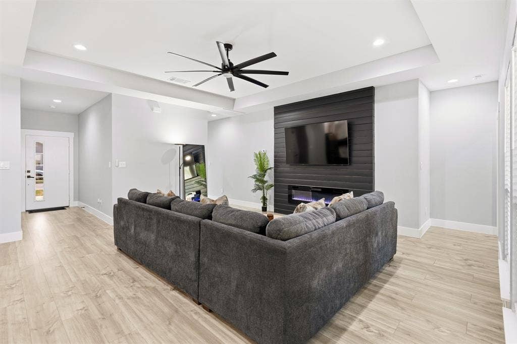 3901 Hamilton Avenue, Dallas, TX 75210 3901 Hamilton Avenue, Dallas, TX 75210