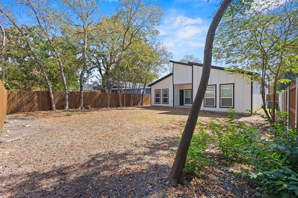 3901 Hamilton Avenue, Dallas, TX 75210 3901 Hamilton Avenue, Dallas, TX 75210
