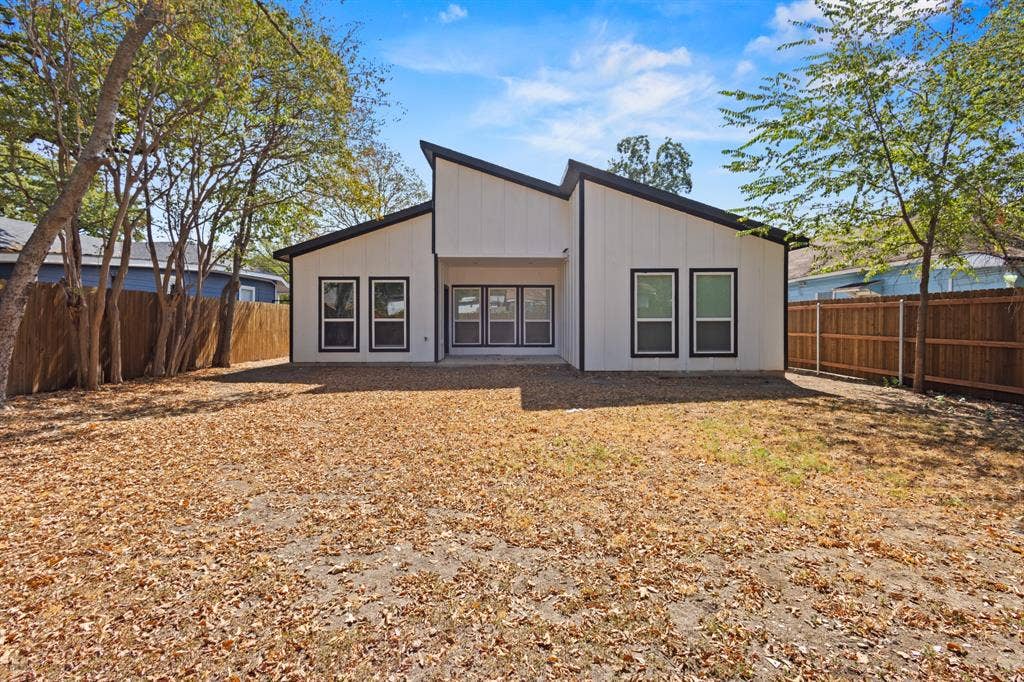 3901 Hamilton Avenue, Dallas, TX 75210 3901 Hamilton Avenue, Dallas, TX 75210