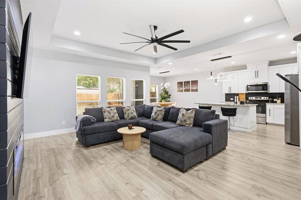 3901 Hamilton Avenue, Dallas, TX 75210 3901 Hamilton Avenue, Dallas, TX 75210