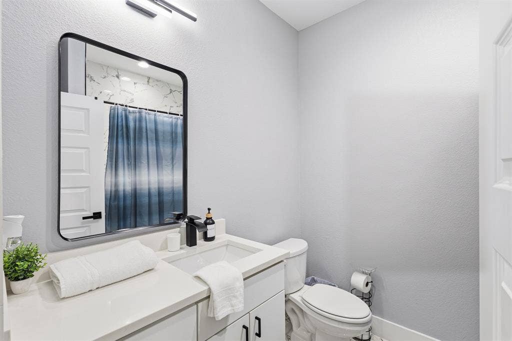 3901 Hamilton Avenue, Dallas, TX 75210 3901 Hamilton Avenue, Dallas, TX 75210