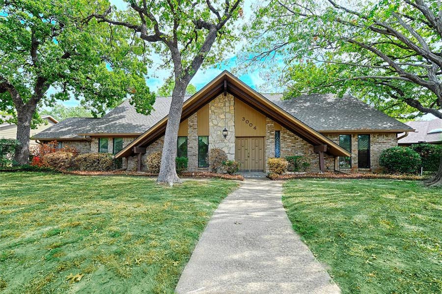 Property photo for 3004 Wingren Road, Irving, TX