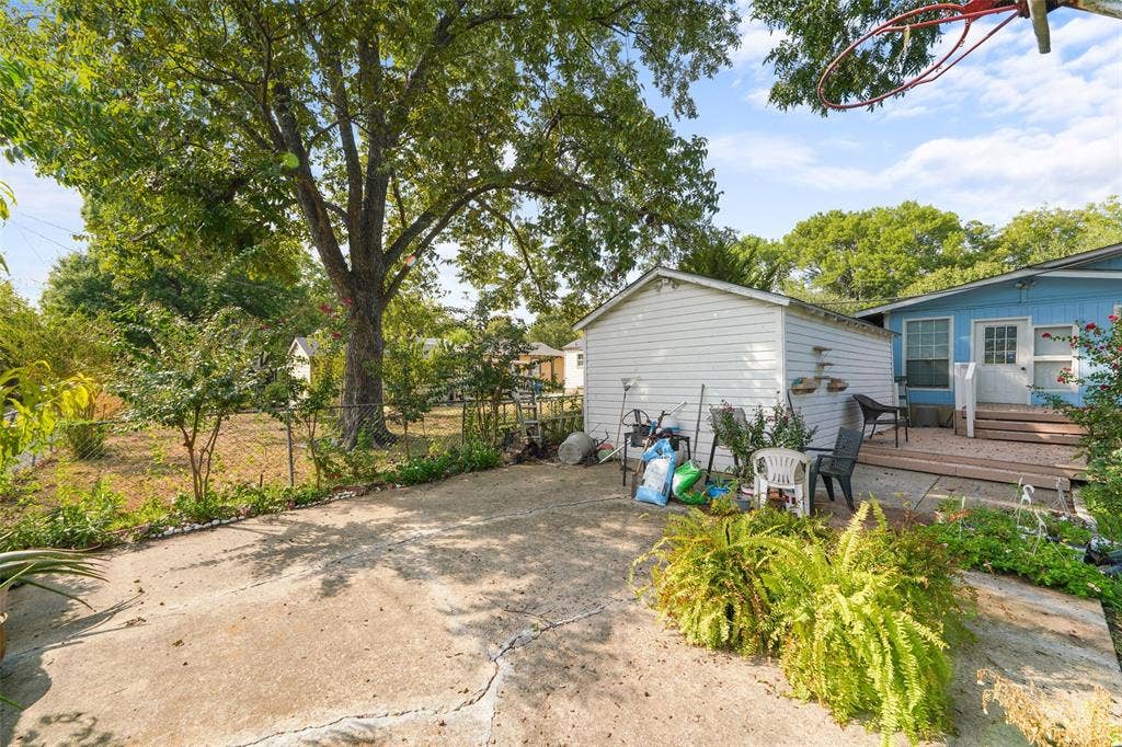 3760 Davila Drive, Dallas, TX 75220 3760 Davila Drive, Dallas, TX 75220