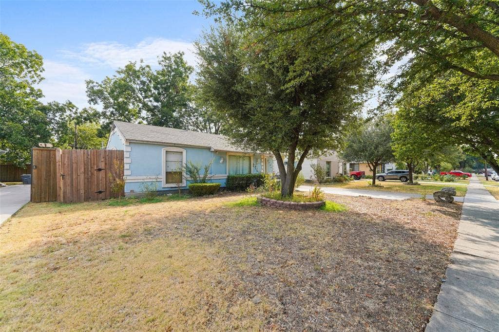 3760 Davila Drive, Dallas, TX 75220 3760 Davila Drive, Dallas, TX 75220