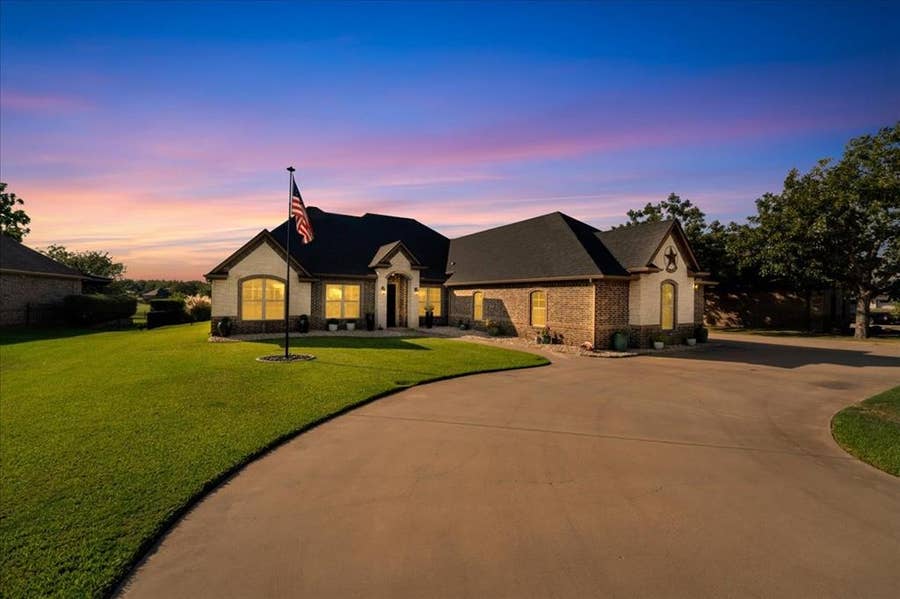 Property photo for 6410 Pinehurst Drive, Granbury, TX
