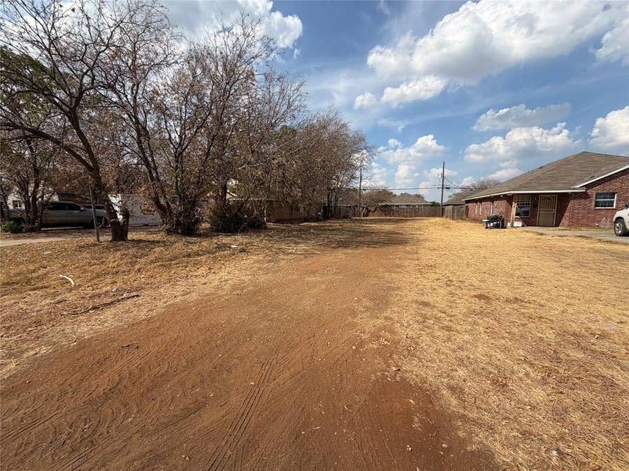 Property photo for 1417 E Robert Street, Fort Worth, TX